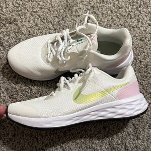 Youth girls/big kids Nike White Sneakers